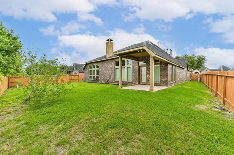 4039 N Creekmont Drive Fresno TX 77545