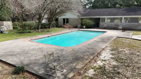 2401 Flora/cr 422 Road Alvin TX 77511
