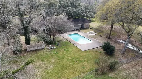 2401 Flora/cr 422 Road Alvin TX 77511