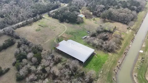 2401 Flora/cr 422 Road Alvin TX 77511