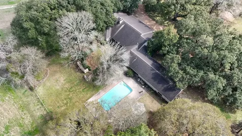 2401 Flora/cr 422 Road Alvin TX 77511