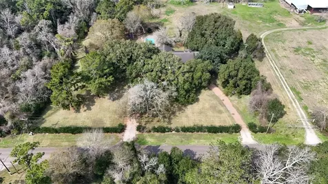 2401 Flora/cr 422 Road Alvin TX 77511