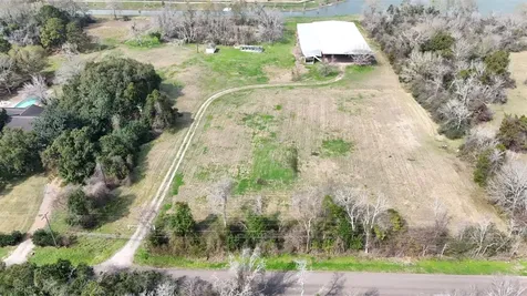 2401 Flora/cr 422 Road Alvin TX 77511