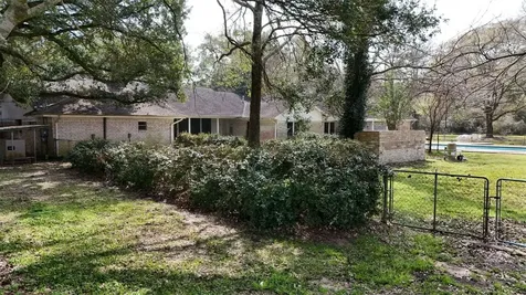 2401 Flora/cr 422 Road Alvin TX 77511