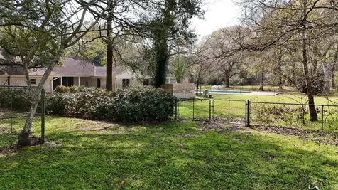 2401 Flora/cr 422 Road Alvin TX 77511