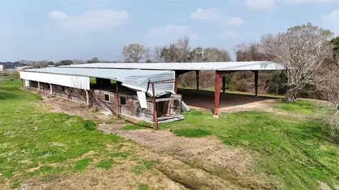 2401 Flora/cr 422 Road Alvin TX 77511
