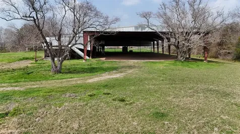 2401 Flora/cr 422 Road Alvin TX 77511
