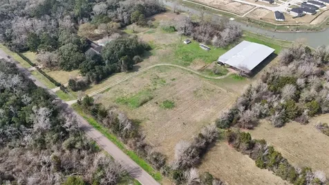2401 Flora/cr 422 Road Alvin TX 77511