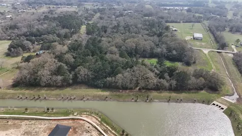 2401 Flora/cr 422 Road Alvin TX 77511