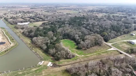 2401 Flora/cr 422 Road Alvin TX 77511