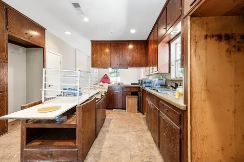 2401 Flora/cr 422 Road Alvin TX 77511