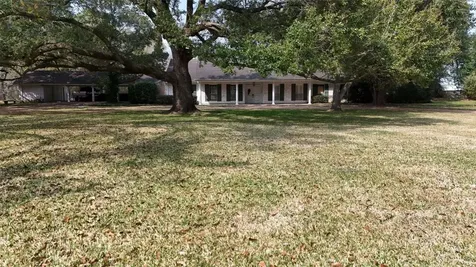 2401 Flora/cr 422 Road Alvin TX 77511