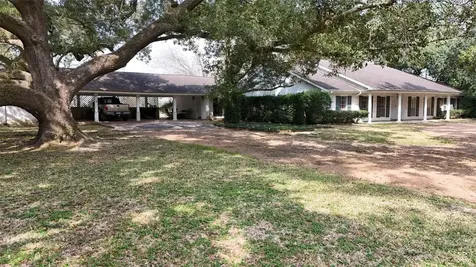 2401 Flora/cr 422 Road Alvin TX 77511