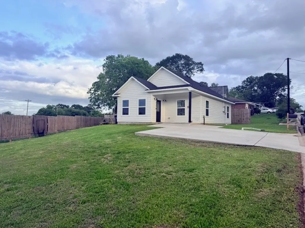 810 Brown Street Brenham TX 77833