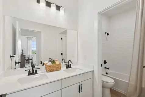 12102 Upper Meadows Avenue Mont Belvieu TX 77535