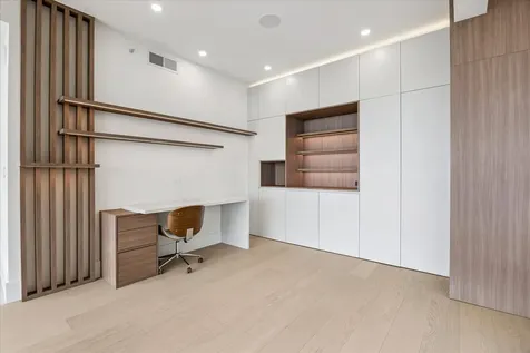 3333 Allen Parkway 1905 Houston TX 77019