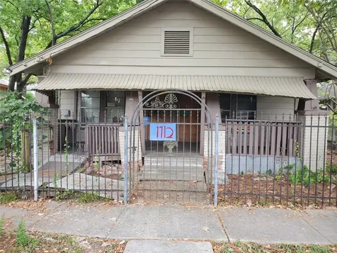 1712 Mckee Street Houston TX 77009