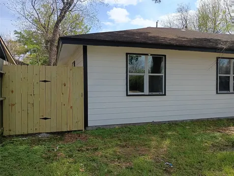 811 Loper Street Houston TX 77017