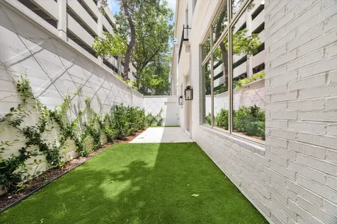 27 Wentworth Place Lane Houston TX 77027