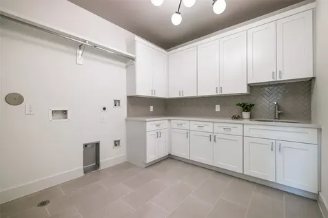 902 E 25th Street Houston TX 77009