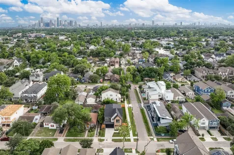 902 E 25th Street Houston TX 77009