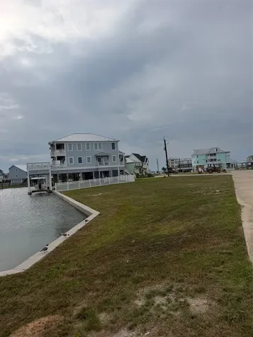 411 Neptune Circle Tiki Island TX 77554