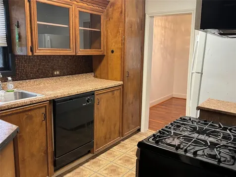1614 W Sidnor Street Alvin TX 77511