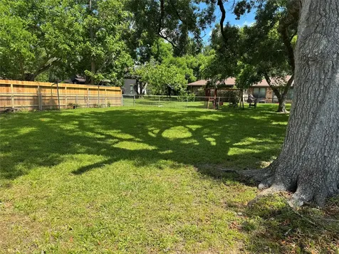 1614 W Sidnor Street Alvin TX 77511