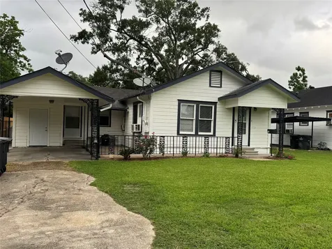 1614 W Sidnor Street Alvin TX 77511