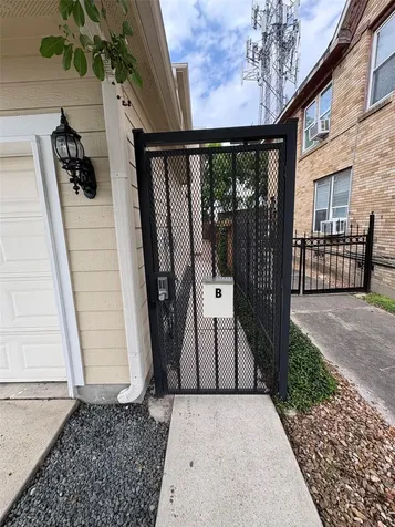2209 Alabama Street B Houston TX 77004