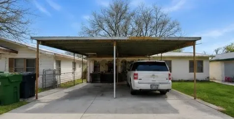 513 Scott Street Tye TX 79563