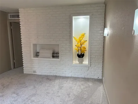 2121 Fountain View Drive 39 Houston TX 77057