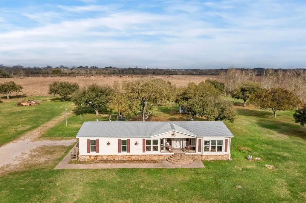 3410 County Road 159 Alvin TX 77511
