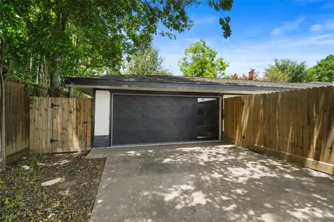 701 W 39th Street Houston TX 77018