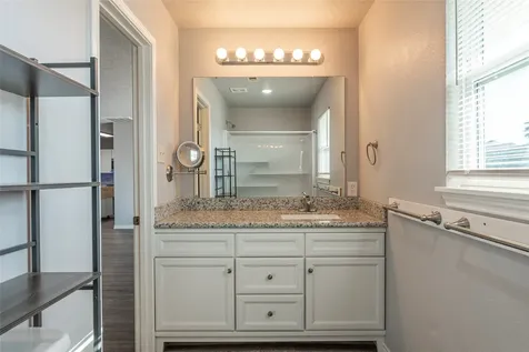 442 Pompano Street Bayou Vista TX 77563