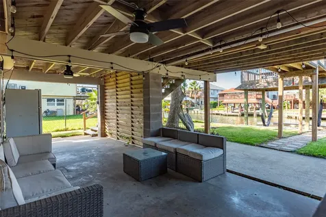 442 Pompano Street Bayou Vista TX 77563