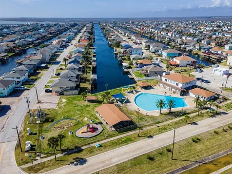 442 Pompano Street Bayou Vista TX 77563