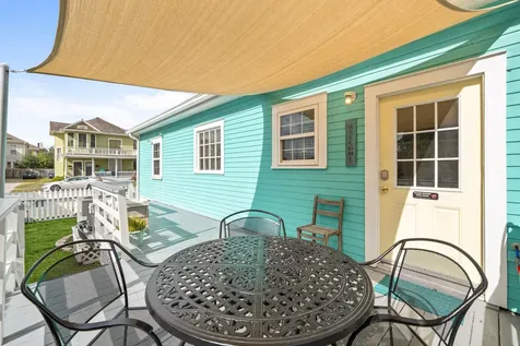 916 11th Street Galveston TX 77550
