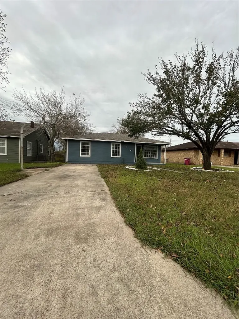 1710 N Avenue H Freeport TX 77541