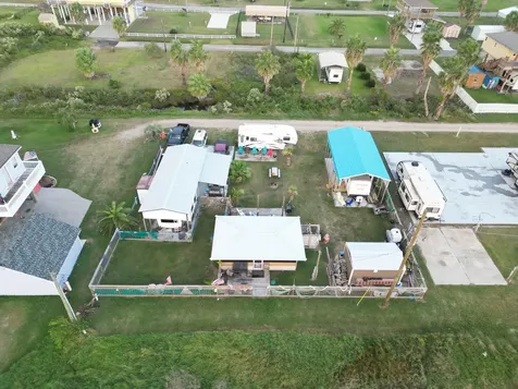 1035 Yeager Street Gilchrist TX 77617