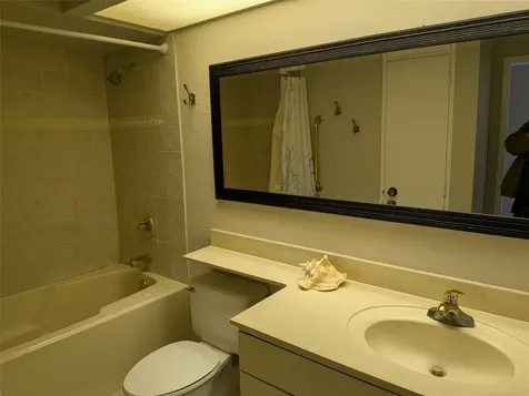 5220 Seawall Boulevard 834 Galveston TX 77551