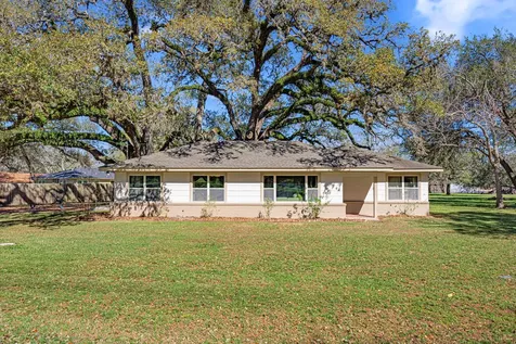 102 North Street Columbus TX 78934