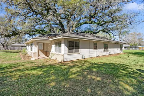 102 North Street Columbus TX 78934