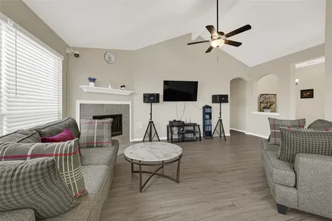 8123 Solara Bend Houston TX 77083