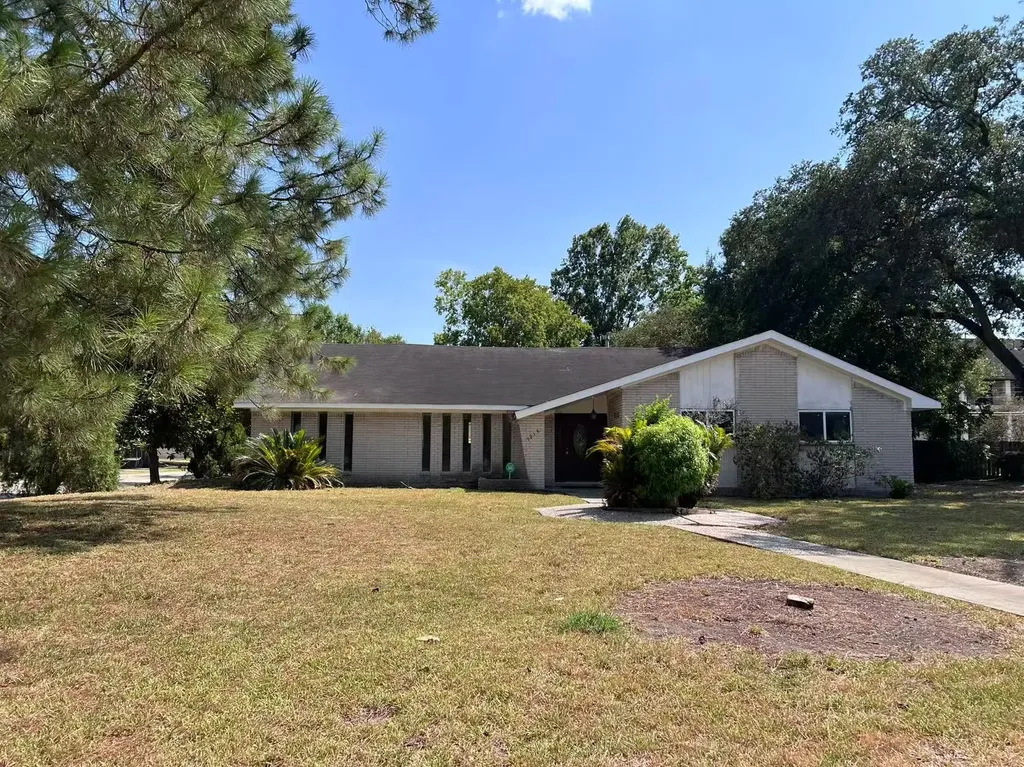 9218 Greenwillow Street Houston TX 77096