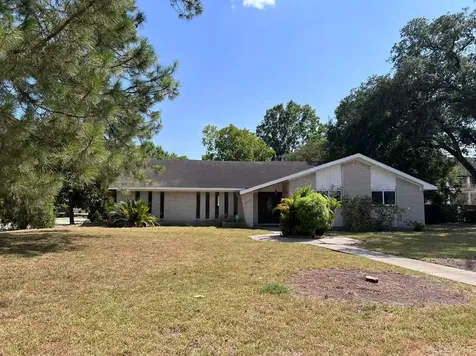 9218 Greenwillow Street Houston TX 77096