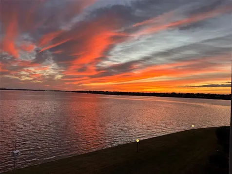 351 Lakeside Lane 201 Nassau Bay TX 77058
