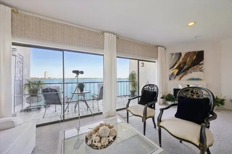 351 Lakeside Lane 201 Nassau Bay TX 77058