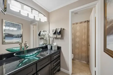 351 Lakeside Lane 201 Nassau Bay TX 77058