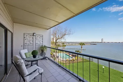 351 Lakeside Lane 201 Nassau Bay TX 77058